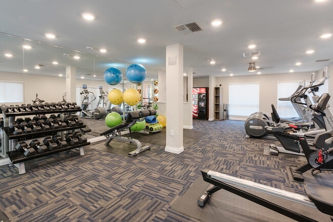 Building Photo - Mission Hills