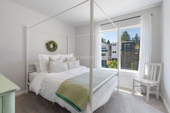 Building Photo - Luxurious 4 Bed/3.5 Bath Residence - Your ...