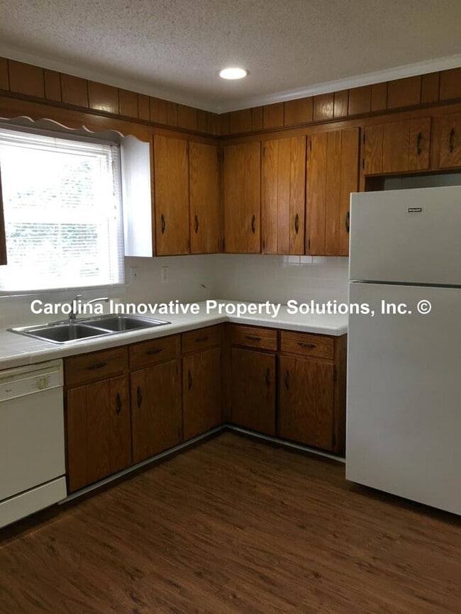 Building Photo - 7622 Helmdale Ave