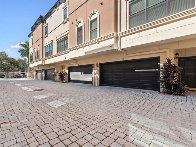 Building Photo - 3421 W Horatio St