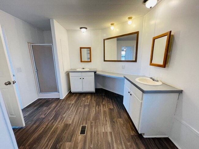 Building Photo - 3 BR, 2 BA doublewide in Pikeville school district