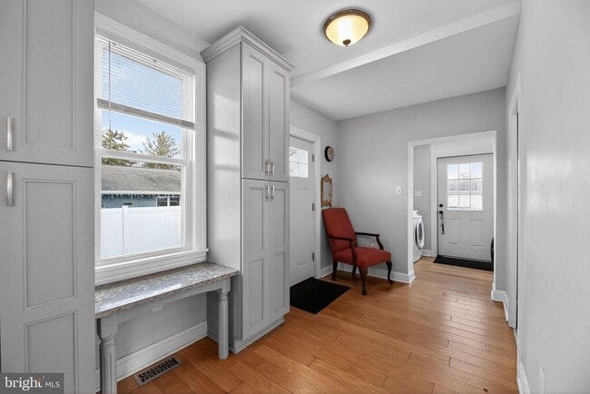 Building Photo - 810 Central Ave