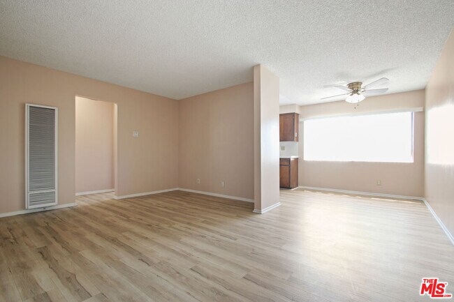 Building Photo - 14108 Doty Ave