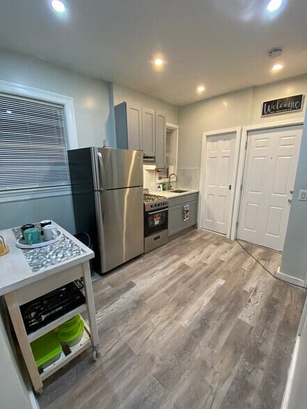 KITCHEN - 14320 Lakewood Ave