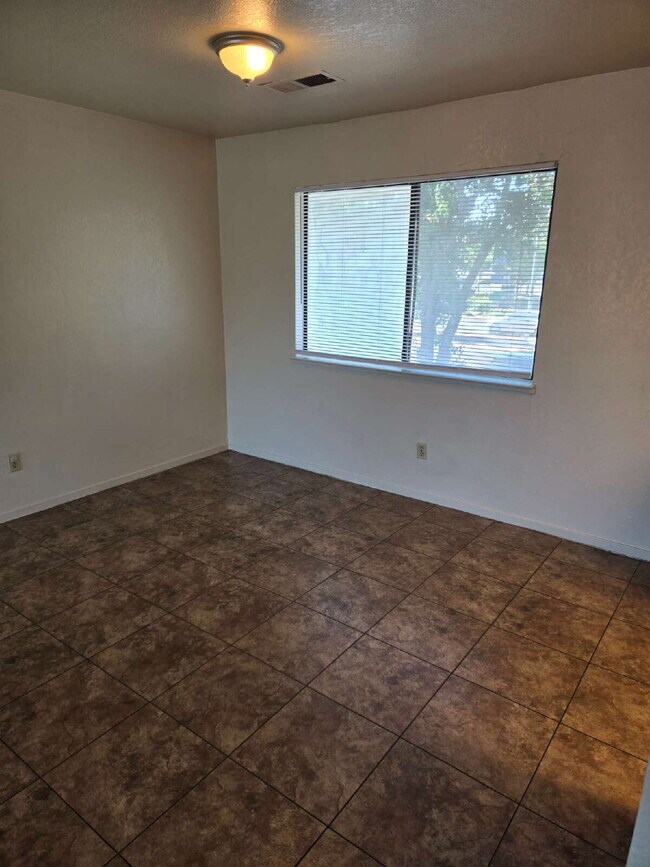 Building Photo - Ready Now! One bedroom apartment home with...