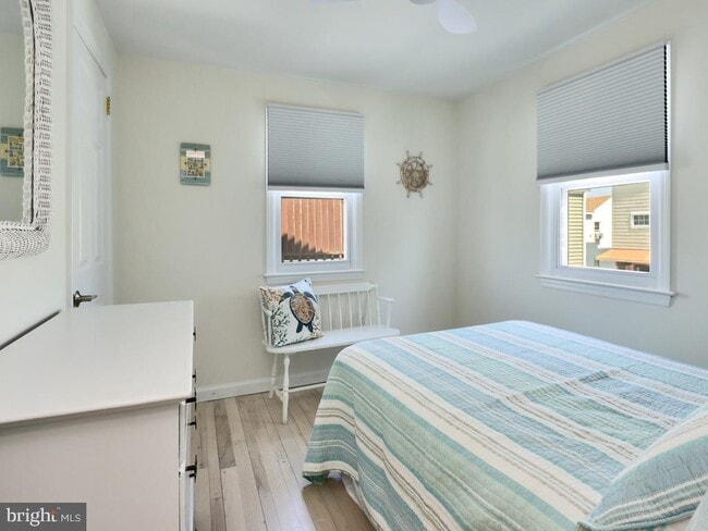 Building Photo - 121 E Sand Dune Ln