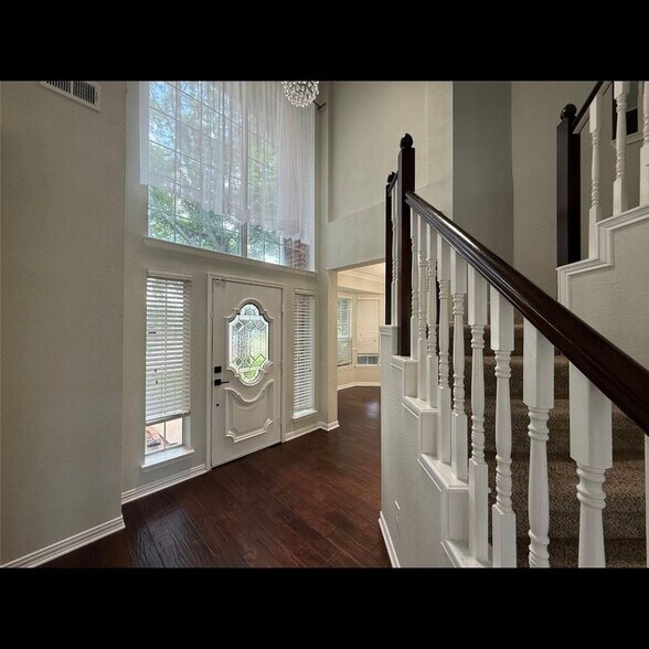 Building Photo - 10700 Jackson Ln
