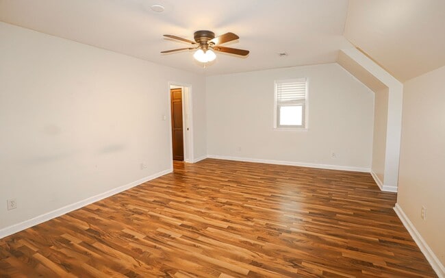 Building Photo - 809 Houndslake Dr
