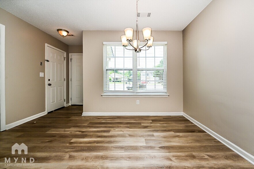 Building Photo - 1666 Hallmark Hills Dr