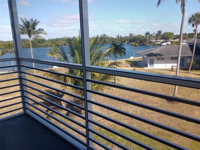 Building Photo - 2309 Park Ln