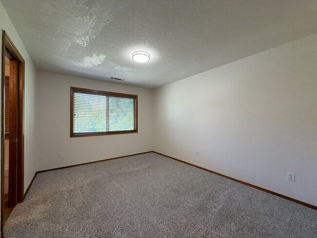 Building Photo - 5505 SW 149th Ave