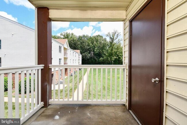 Building Photo - 102 Chesterfield Ln