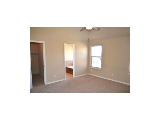 Building Photo - 3 Bed 2 Bath - Deer Creek Schools!