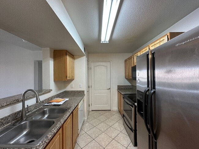 Building Photo - COPPER CANYON CONDO