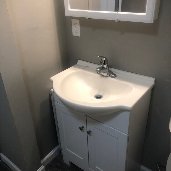 Building Photo - 349 S Hokendauqua Dr