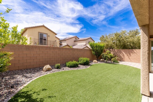 Building Photo - Beautiful West Vegas Home With Next Gen Suite