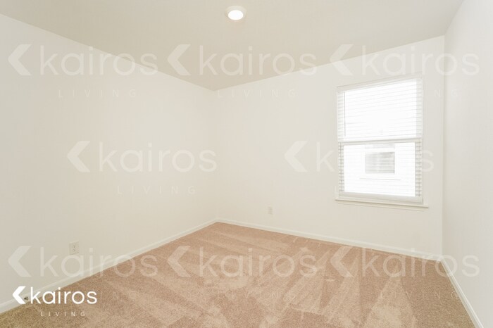 Building Photo - 962 Shady Brk