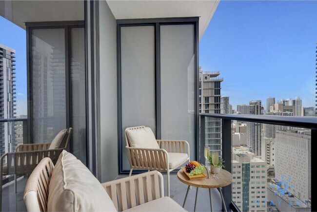 Building Photo - 601 NE 1st Ave