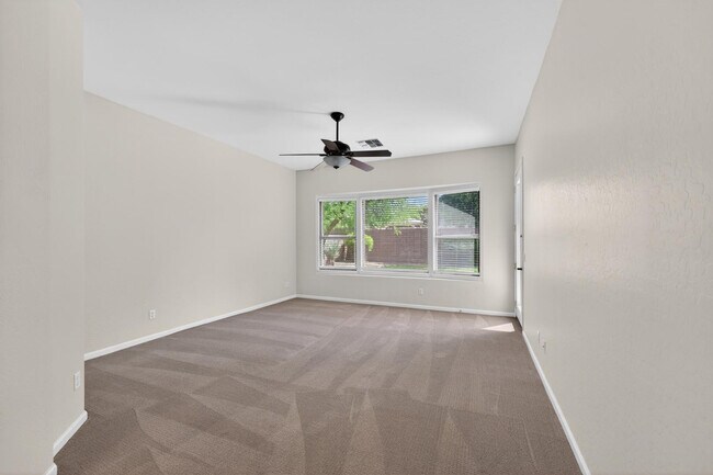 Building Photo - 4385 S Crosscreek Dr