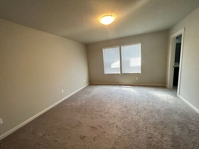 Building Photo - New 4 Bedroom North Plains Home!!!