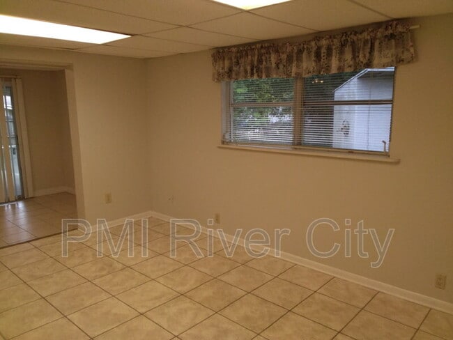 Building Photo - 2527 Emily Ln