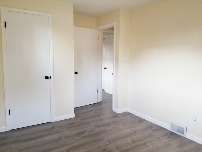 Building Photo - 2845 W 31st St