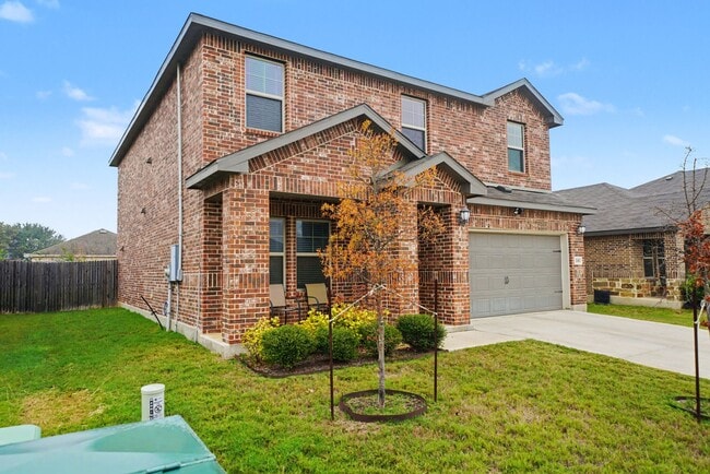 Building Photo - Stylish & Spacious 5-Bed in Prime Schertz Location! - Realtor Commission: $500