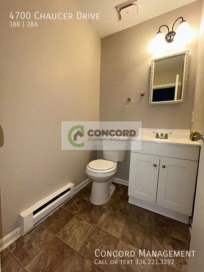 Building Photo - 4700 Chaucer Dr