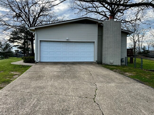 Building Photo - 895 Marion Anderson Rd