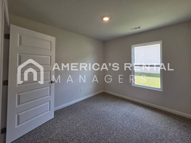 Building Photo - 127 Jonboy Ave