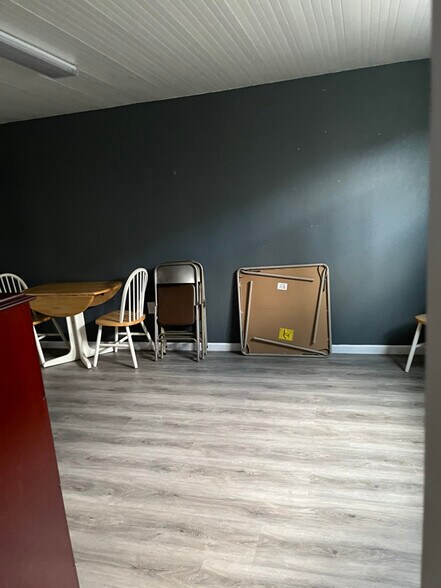 Building Photo - 220 St George Dr