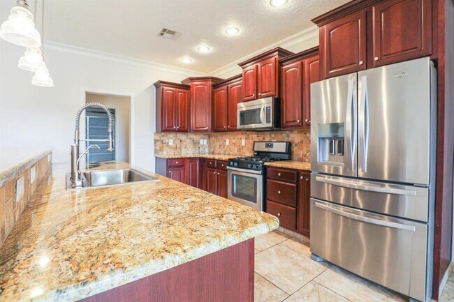 Building Photo - Beautifully Kept 4 Bedroom Home with Solar...