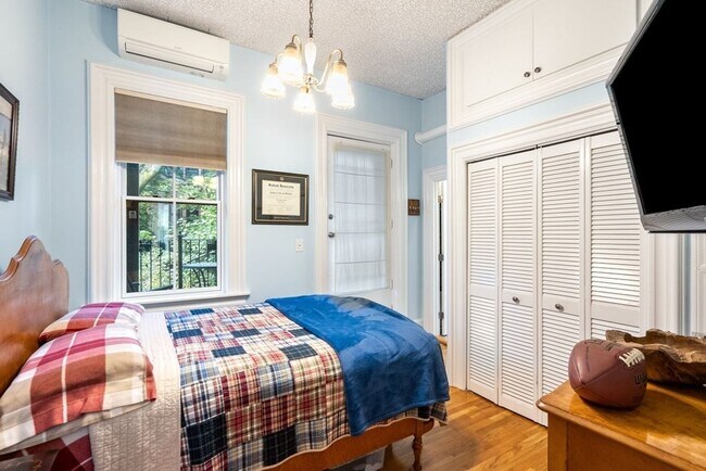Building Photo - 597 Tremont St