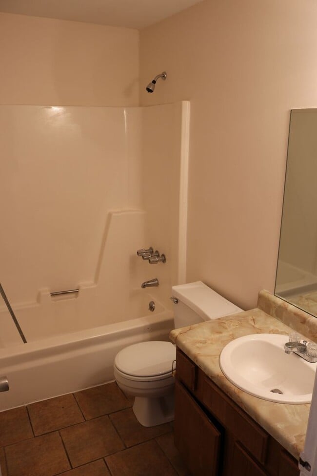 Building Photo - 3727 Willow Creek Rd