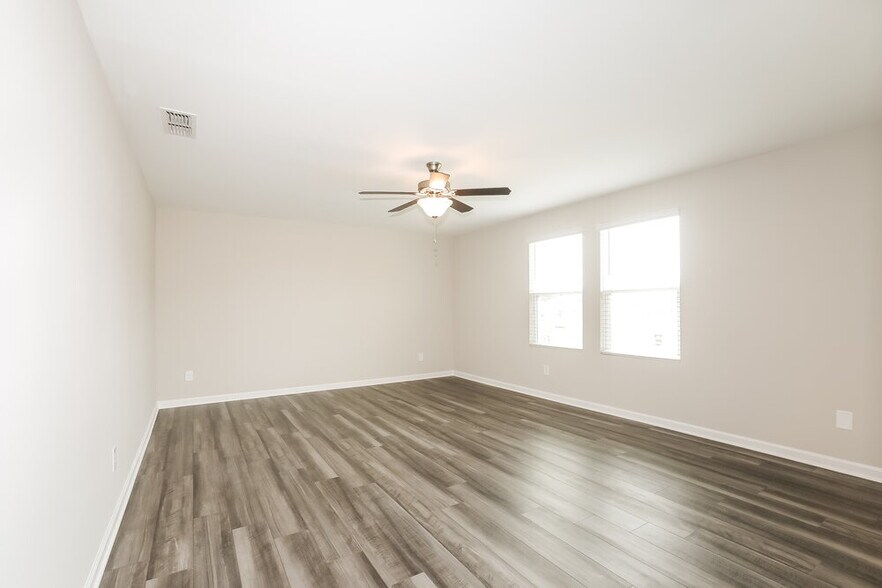 Building Photo - 4034 Kendrick Cir