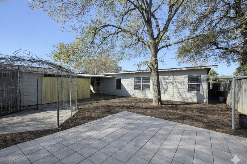 Building Photo - 558 Congress Ave