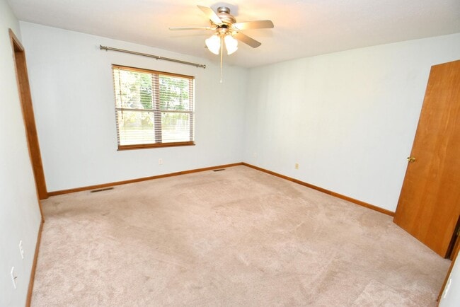 Building Photo - 3 Bed 2.5 Bath in Penn School District