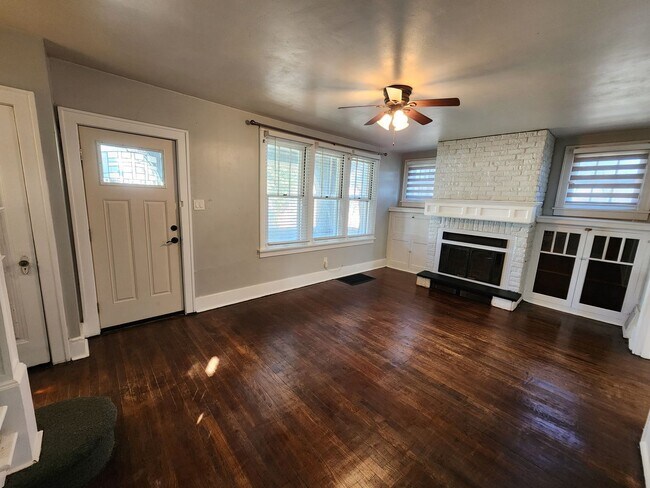 Building Photo - 3 Bedrooms 1 bath home for RENT!