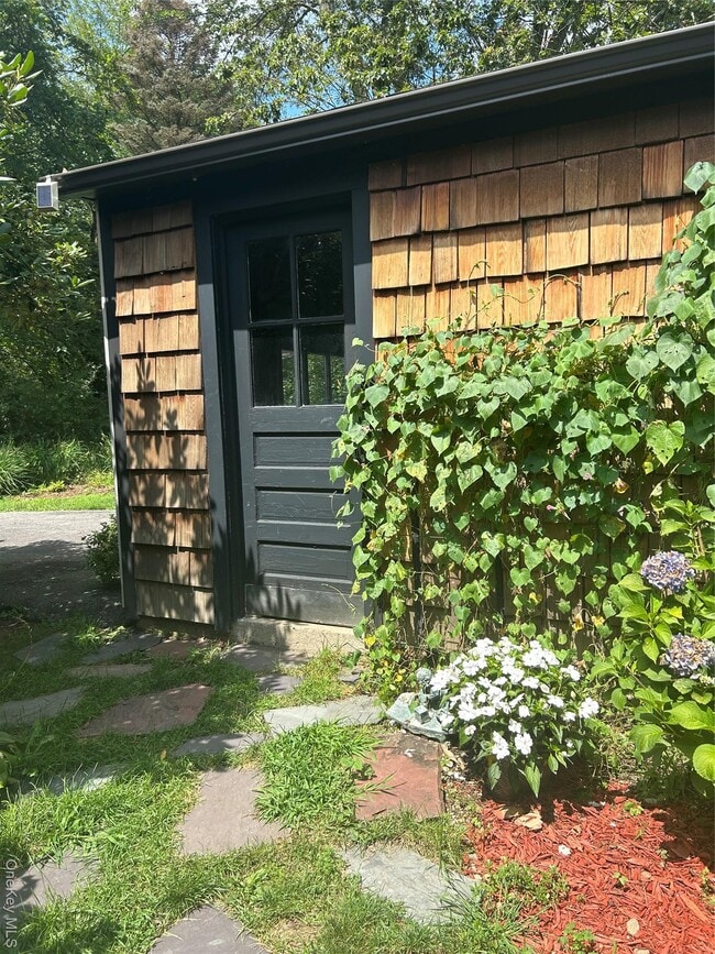 Building Photo - 1406 NY-82