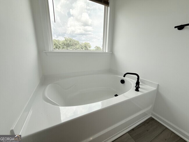 Building Photo - 207 Foxhill Dr