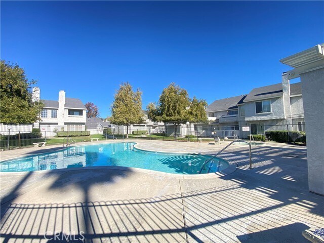 Building Photo - 156 W Walnut Ave