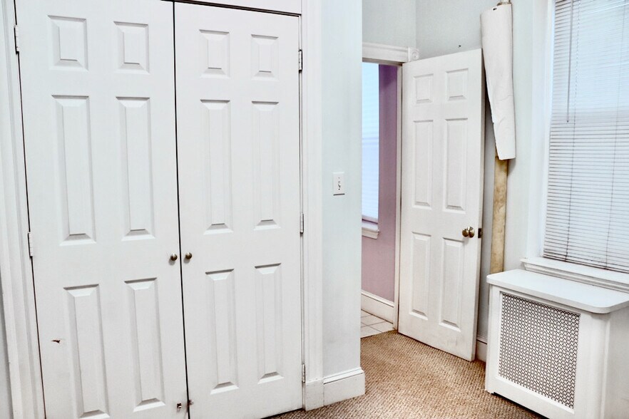 Building Photo - 36 Anderson St