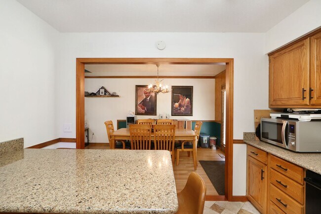 Building Photo - Spacious Home for Rent!