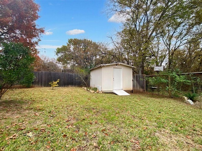 Building Photo - 8303 Alabama Dr