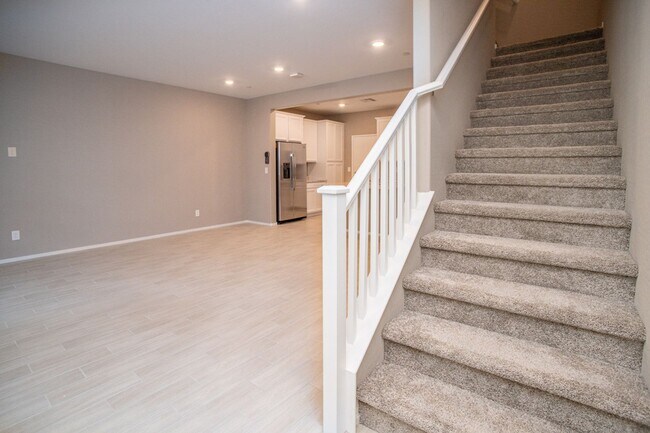 Building Photo - Gorgeous Townhome 3/2 in Santa Rosa Community in Summerlin!