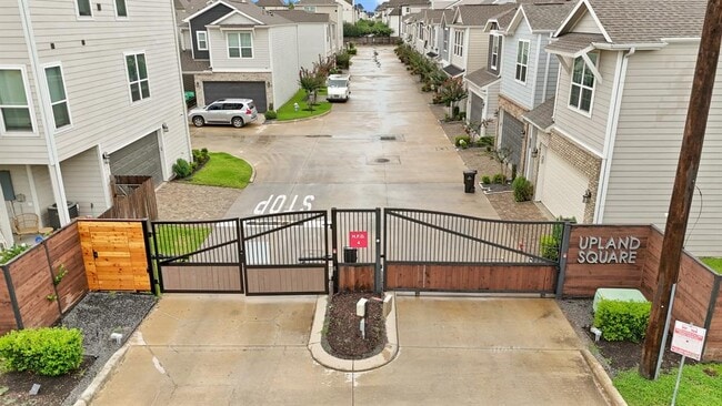 Building Photo - 1505 Canter Bayou Way