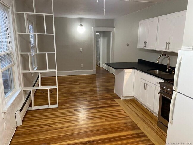 Building Photo - 34 Center St