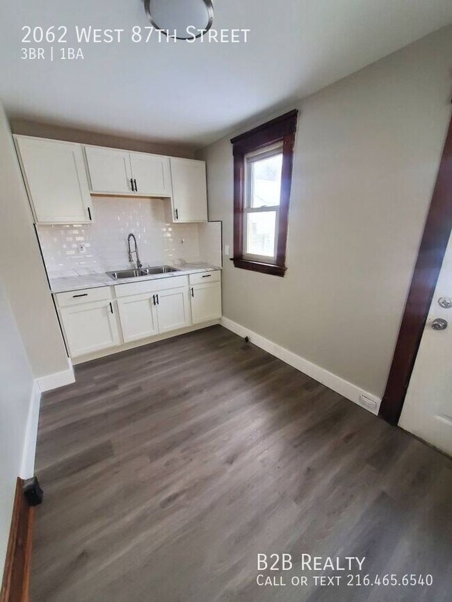 Building Photo - 2062 W 87th St