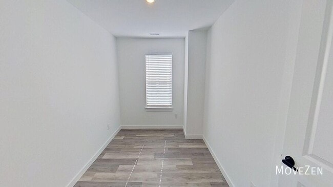 Building Photo - 275 Vanderbilt Rd