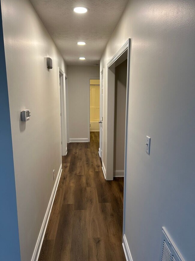 Building Photo - Now available:  Three bedroom, 1.5 bath home in Maryville City